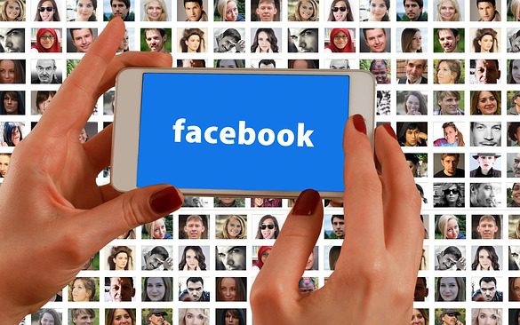 facebookとスマホと手