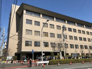 税務署前・確定申告の列