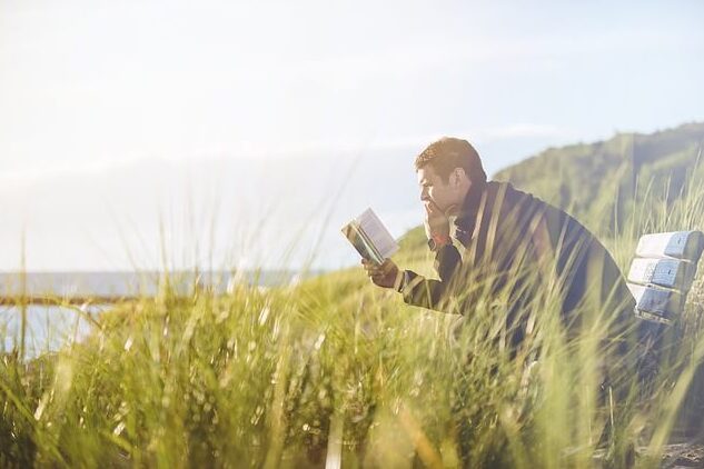 読書する人