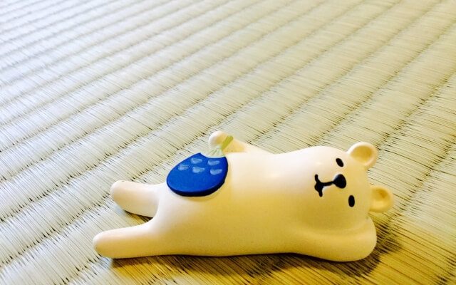 おひるねするクマ